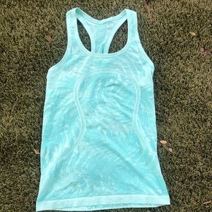Lululemon top
